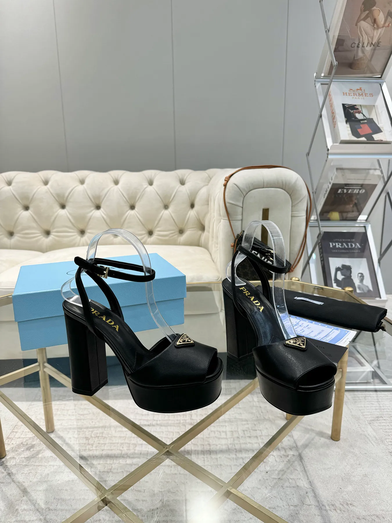 👟👟Ex-factory price 600👟👟 (imitation leather bottom-20) New arrival 👉Ready stock👈Remove the original board and make a 1:1 replica‼ ️The highest version ✅ Prada's early spring catwalk hot style 😘The latest spring style Thick heel square toe water platform series (genuine leather outsole) (simulated leather sole) A must-have for goddesses The upper and the feet are super beautiful 👉The upper is made of imported original calfskin, soft and textured, lining + foot pads, imported sheepskin lining, breathable and comfortable, private model water platform, heel, water platform 4M, heel height 13M Code number 35M-39M (34 40 41 42 customized, non-refundable and non-exchangeable)